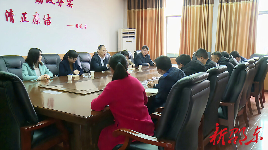 罗健康带队到火厂坪镇督导社会治理六项重点工作