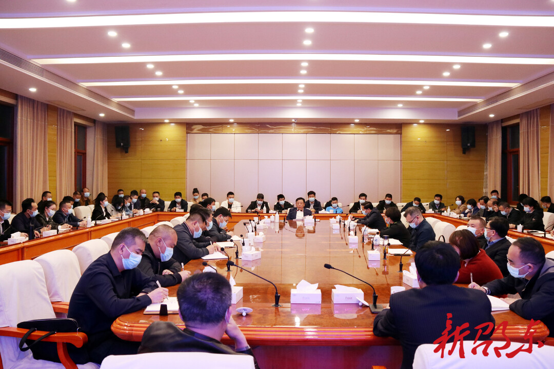 周玉凡主持召开疫情防控工作紧急调度会