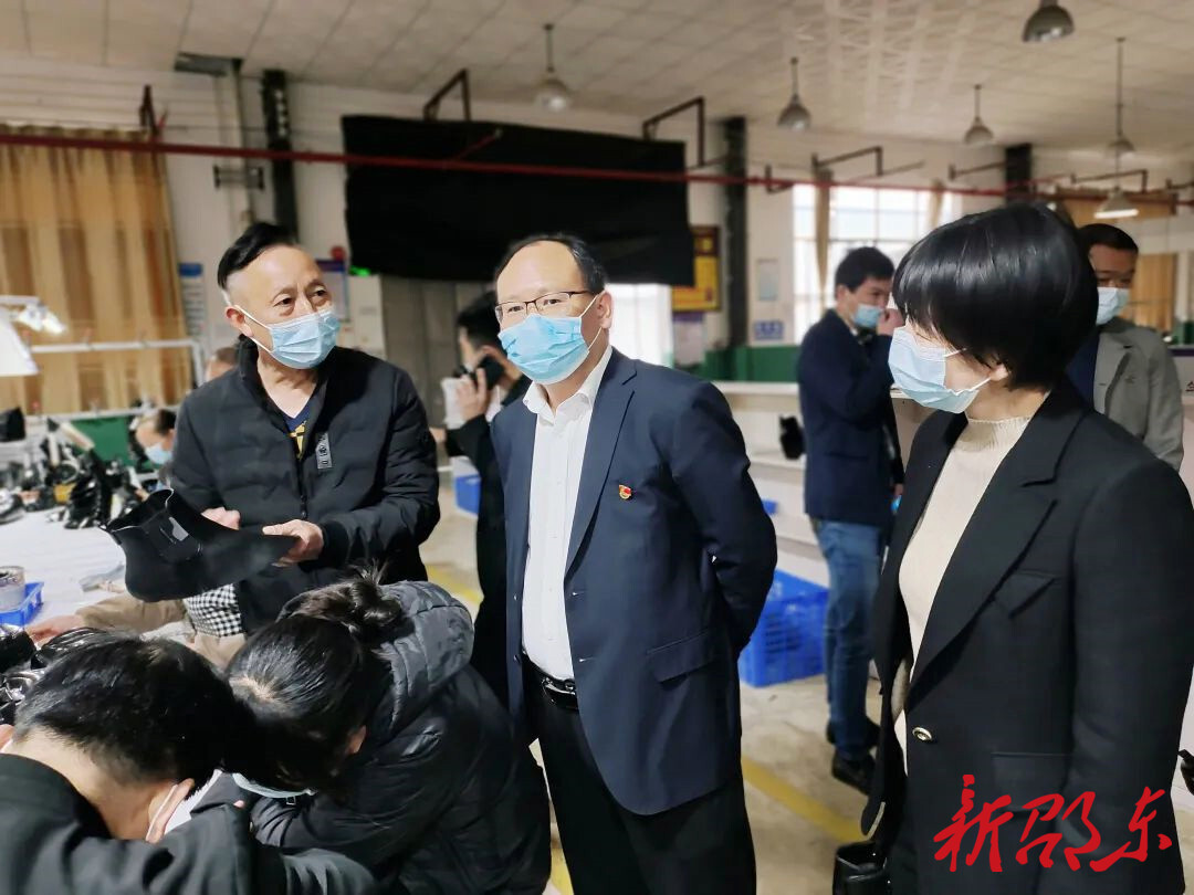 罗健康到火厂坪镇督导疫情防控工作