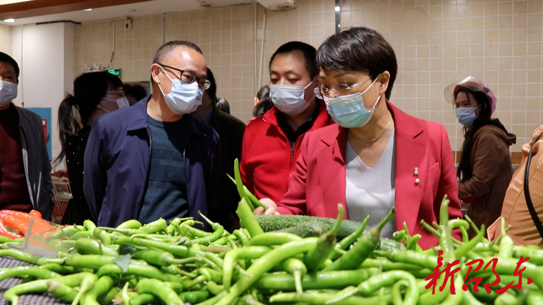 罗莉带队督查生活物资供应情况