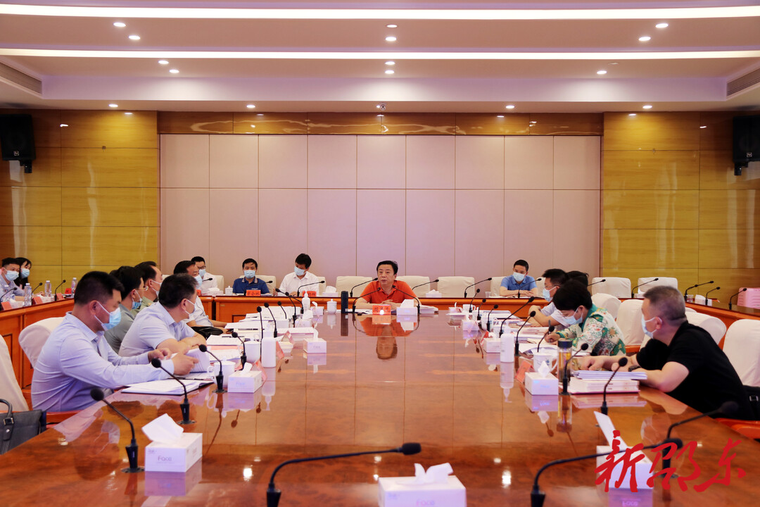 周玉凡主持市委理论学习中心组第六次集中学习