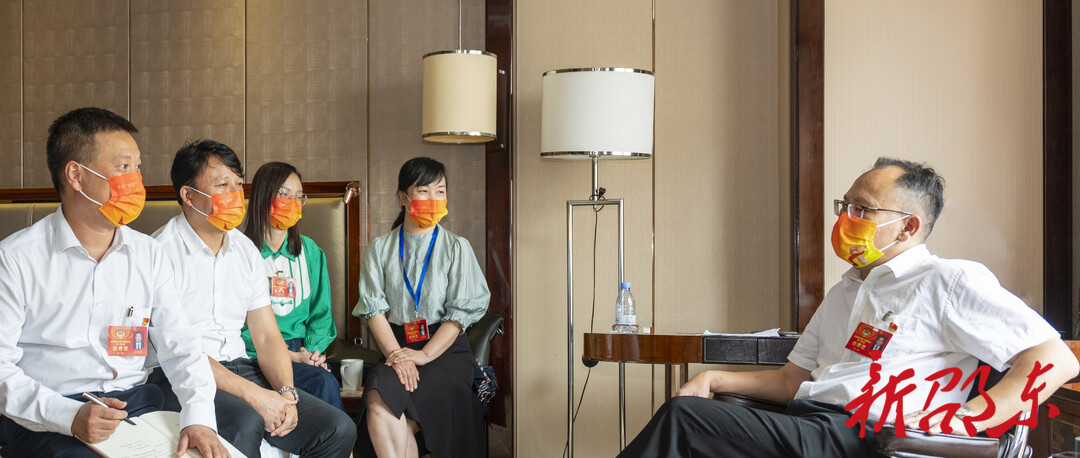 罗健康带队看望市政协委员