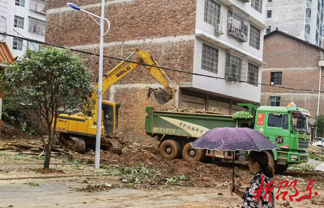邵东大禾塘街道：拆除半边房 消除大隐患