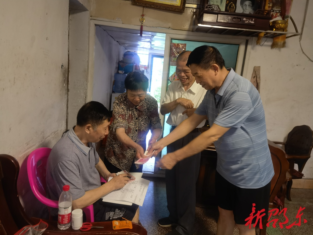 邵东市融媒体中心退休党支部开展“七一”慰问活动