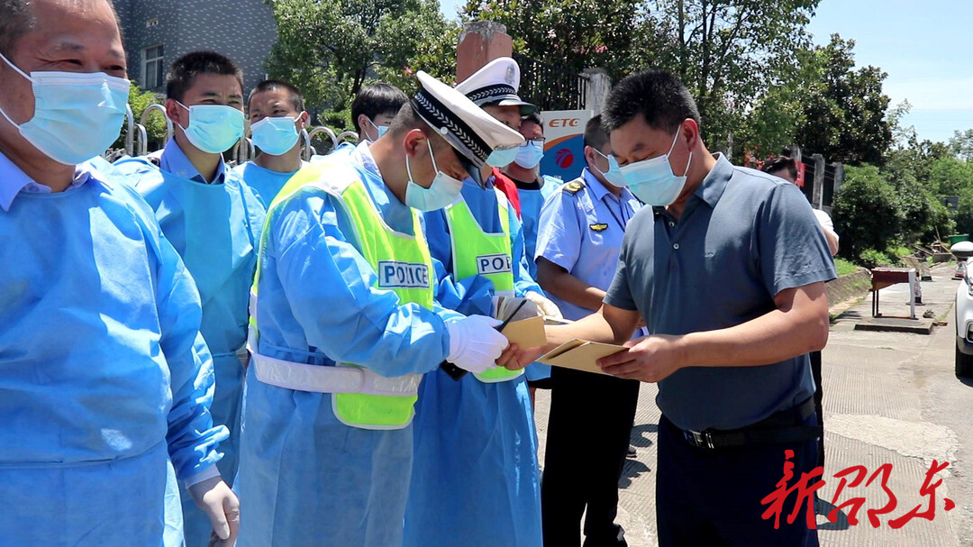 李佑军慰问疫情防控一线工作人员