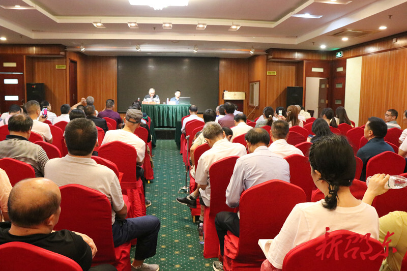 中国诗歌学会会长杨克来邵东指导新时代诗歌写作