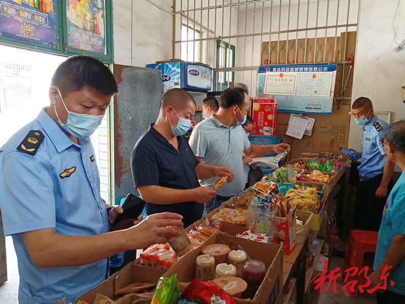 流光岭市监所与砂石镇联合开展秋季校园食堂及周边商店食品安全检查