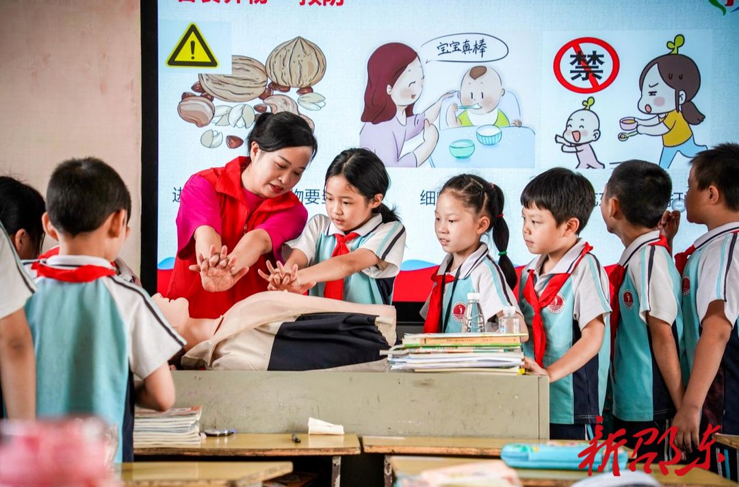 邵东市人民医院开展急救知识宣讲进校园活动