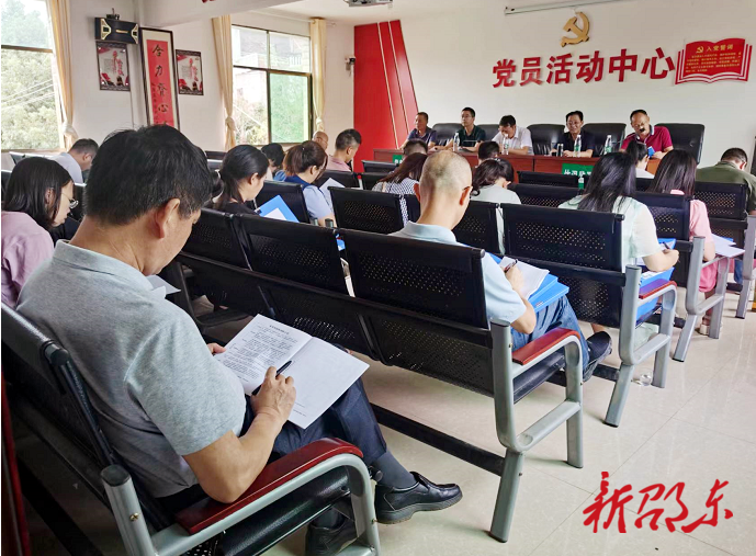 黄负平率队到九龙岭镇三合村开展“四个一”走访活动