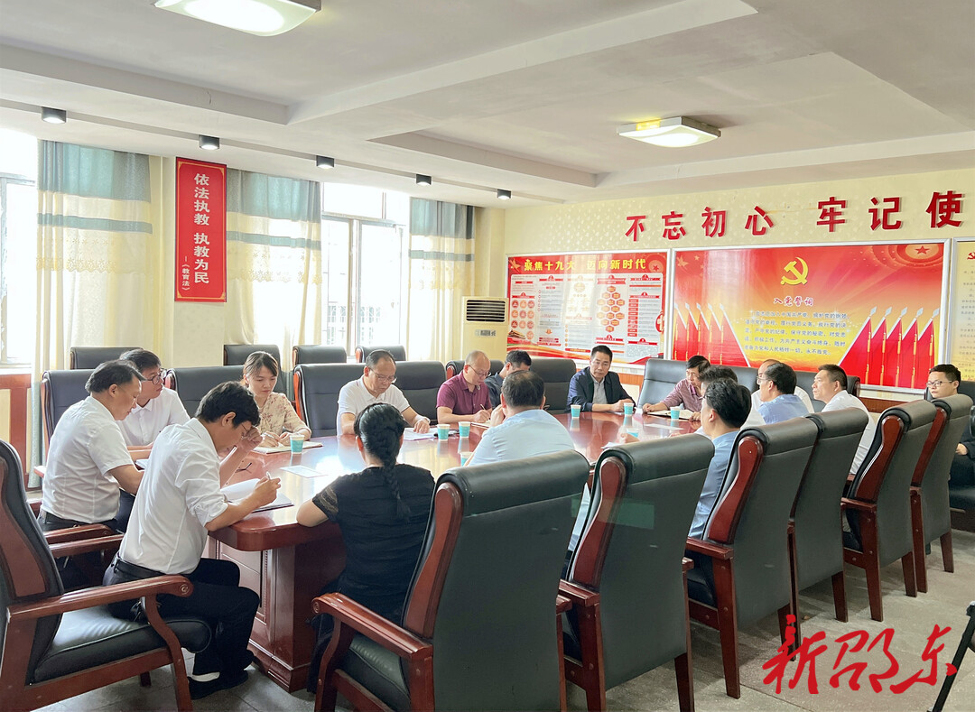 罗健康到邵东十中调研指导工作