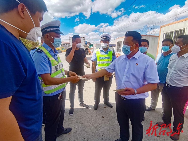 谢辉伟慰问坚守一线的疫情防控工作人员