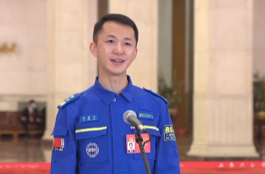 党代表通道丨於若飞：在抢险救灾的现场留下奋斗足迹