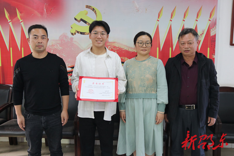 邵东：跪地救人学生获阿里公益天天正能量特别奖