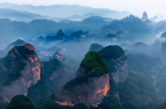 崀山丹霞红胜火，摄杖归来入梦频，一起来听听这方土地永恒不变的山高水长