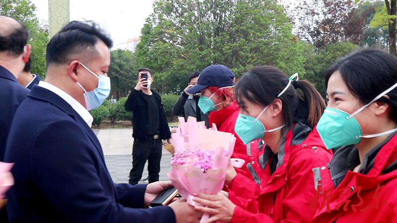 邵东市33名支援邵阳方舱医院的医务人员平安凯旋