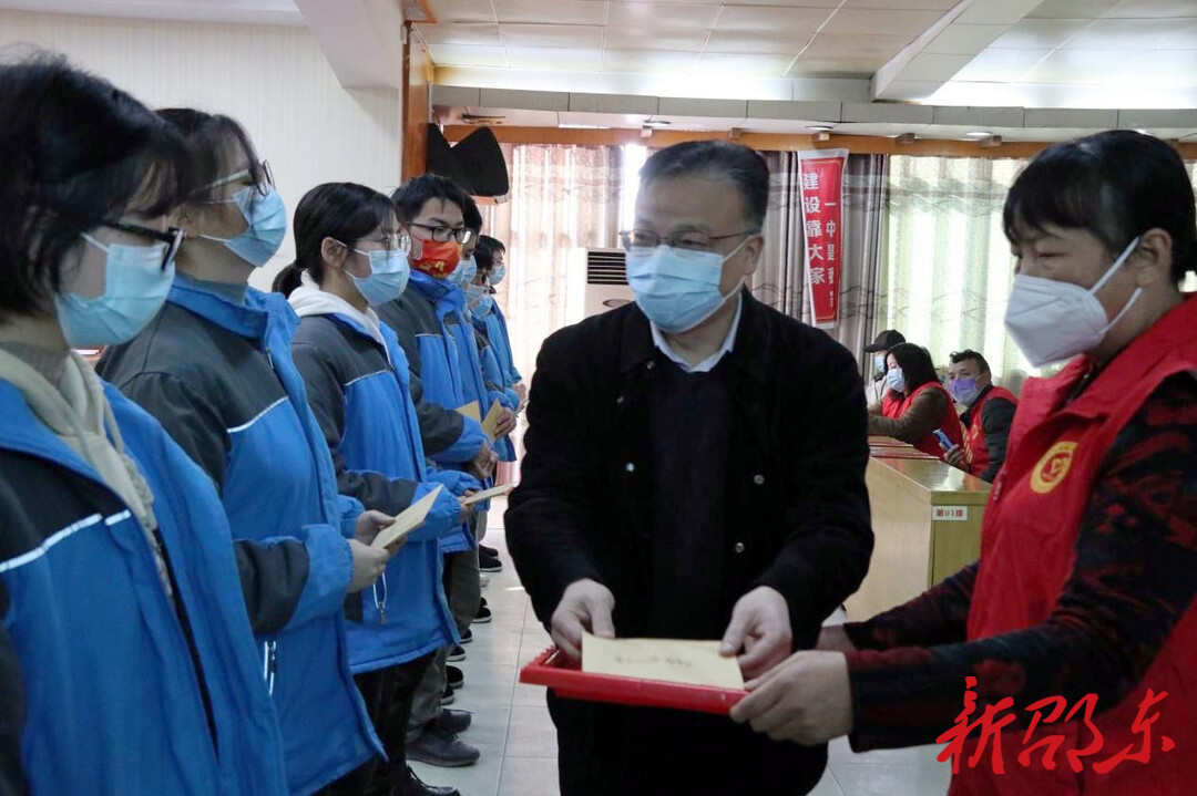 邵东一中“君滋计划”发放助学金12万元