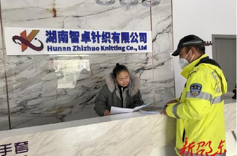 邵东高速交警狠抓“人、车、路、企”四要素 全力提升冬季道路交通安全