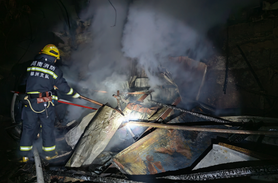 警惕！熏制腊肉引发亡人火灾，千万要小心！