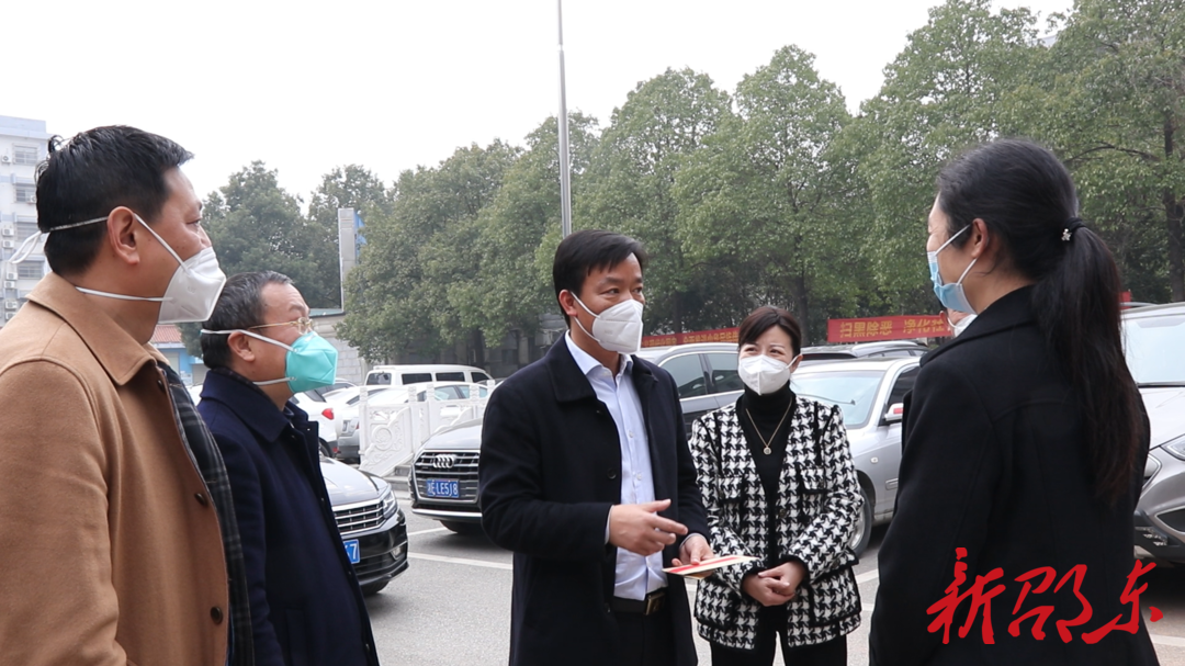 新春走基层·我们在一线 | 刘家豪走访慰问劳动模范及困难职工