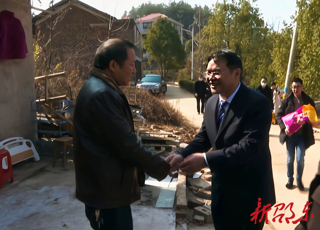 新春走基层·我们在一线 |黄负平走访慰问专家人才和困难群众