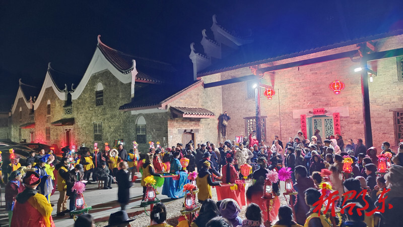 邵东车马灯走进荫家堂展演庆新春