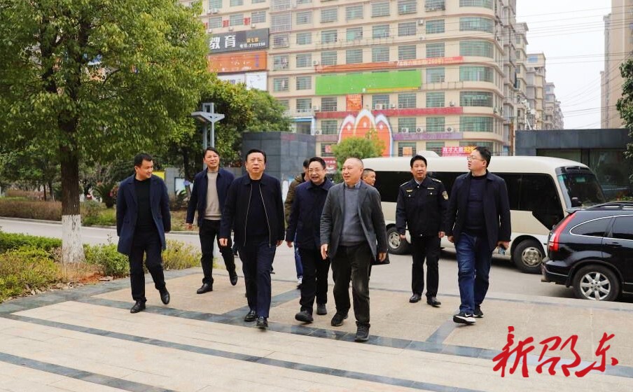 周玉凡调研“利剑护蕾”专项行动及学校食品安全工作