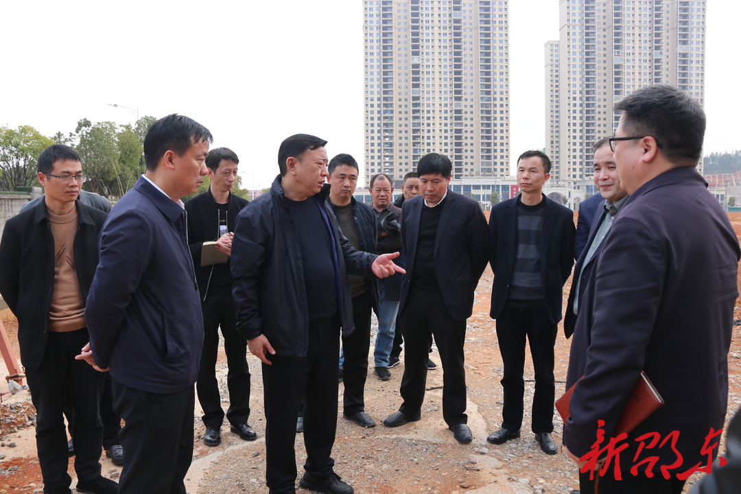 周玉凡调研安置区建设工作