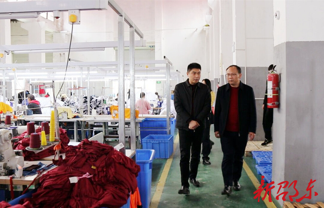 罗健康到火厂坪镇督导当前重点工作