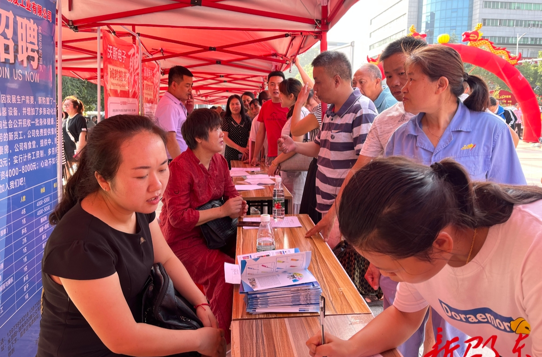 28家企业3000多个岗位 这场招聘会吸引4.3万名求职者