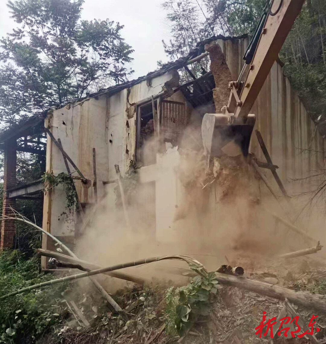 邵东市灵官殿镇：危房拆除保安全 人居环境换新颜