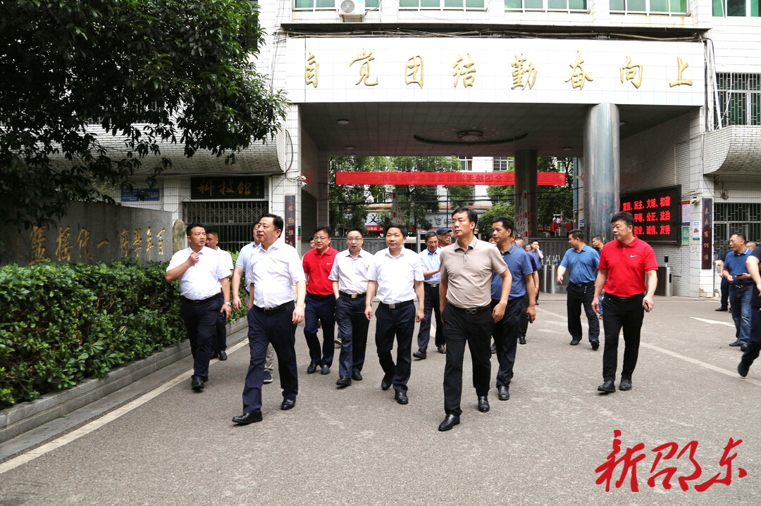 周玉凡、李国军带队检查高考准备工作