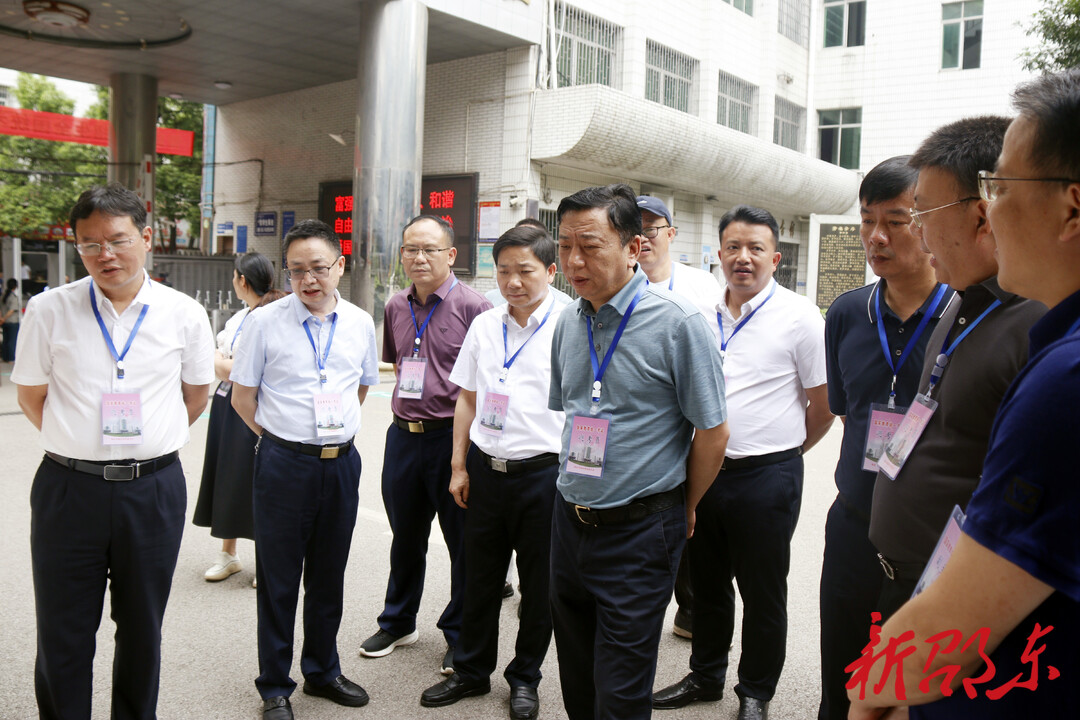 高考首日 周玉凡、李国军带队开展高考巡考