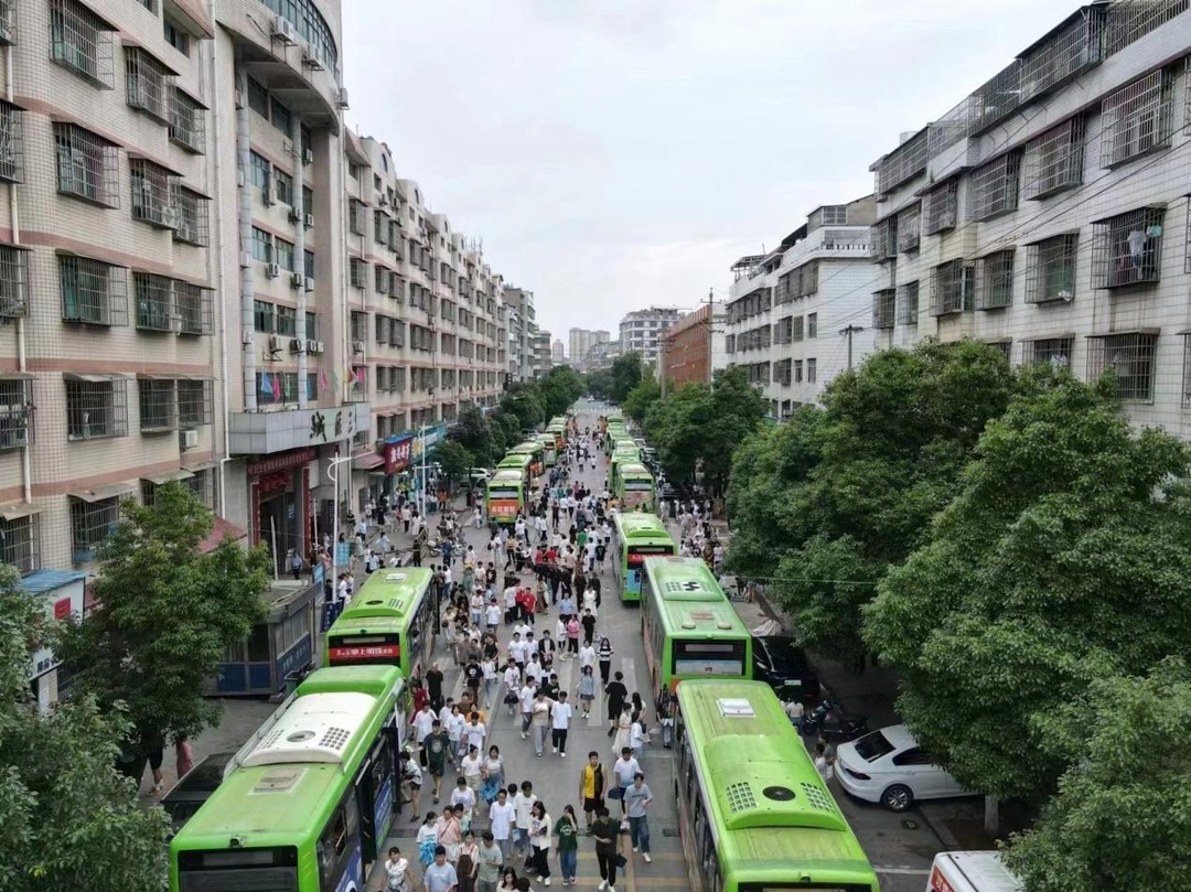 邵东公汽公司圆满完成高考运输保障任务