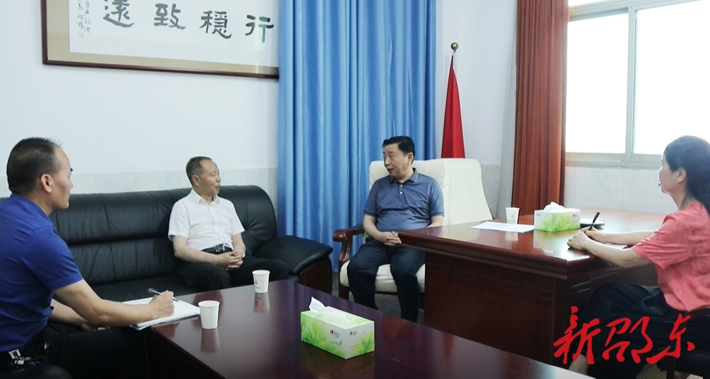 周玉凡和党外代表人士座谈