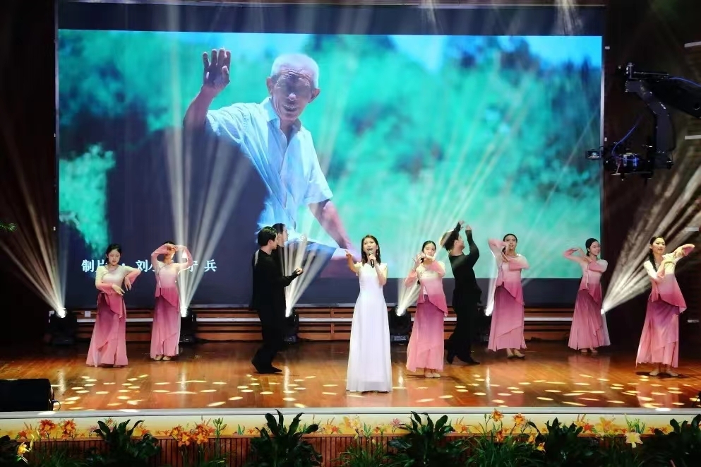 邵东原创歌曲《摘黄花》唱响上海滩