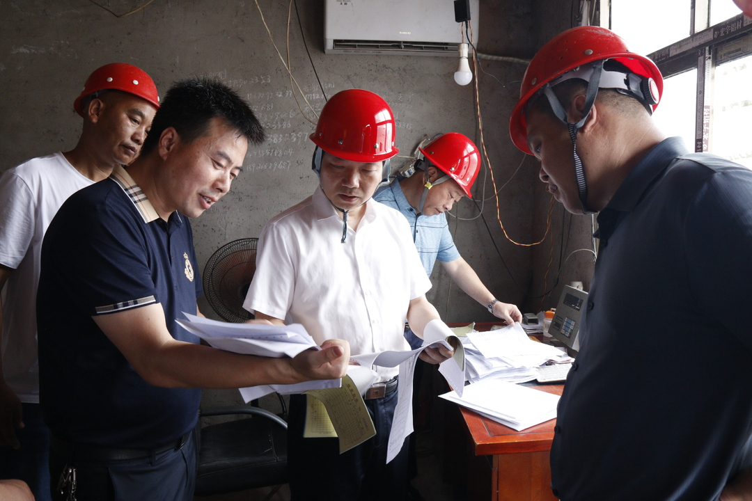 【人人讲安全 个个会应急】李国军带队到九龙岭、双凤等乡镇检查安全生产工作