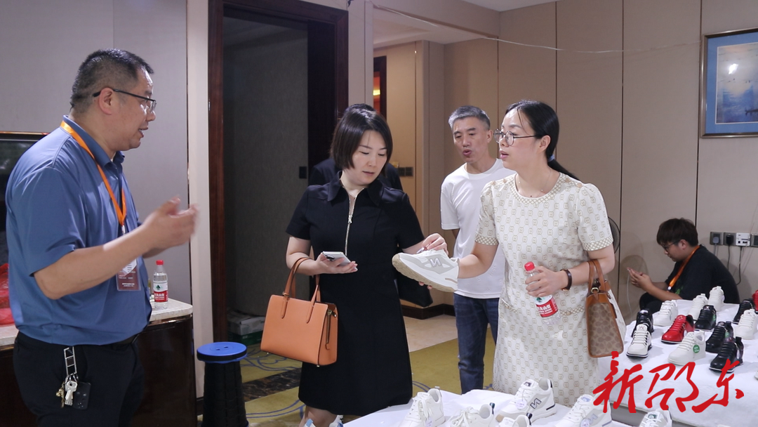 三天成交额超2亿元 湖南鞋业联盟第十届秋冬新品订货会火热进行中