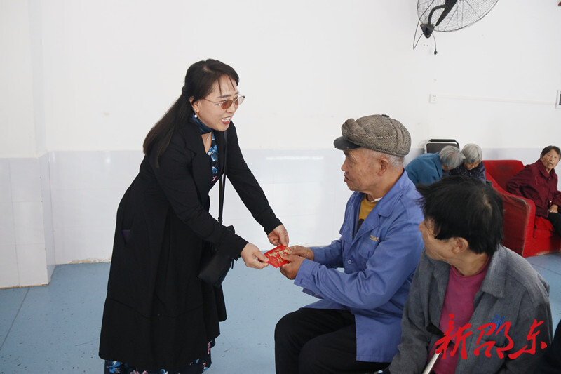 邵东市廉桥镇：重阳节慰问 浓浓关怀暖人心