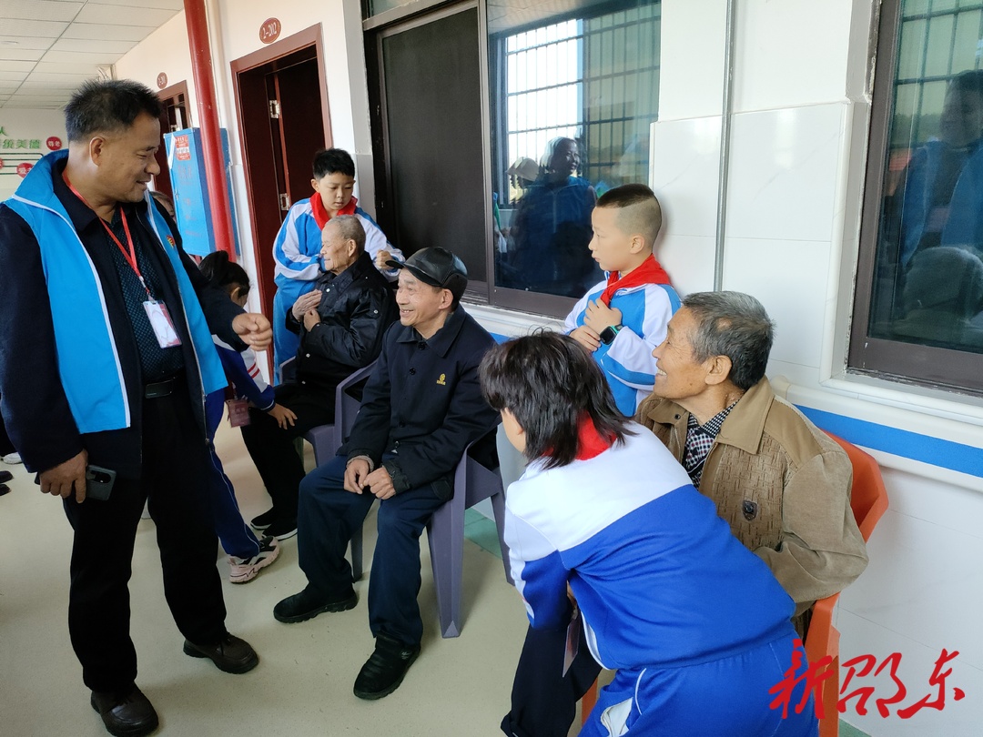 邵东市周官桥乡举行“温情重阳 爱在身边”联谊会