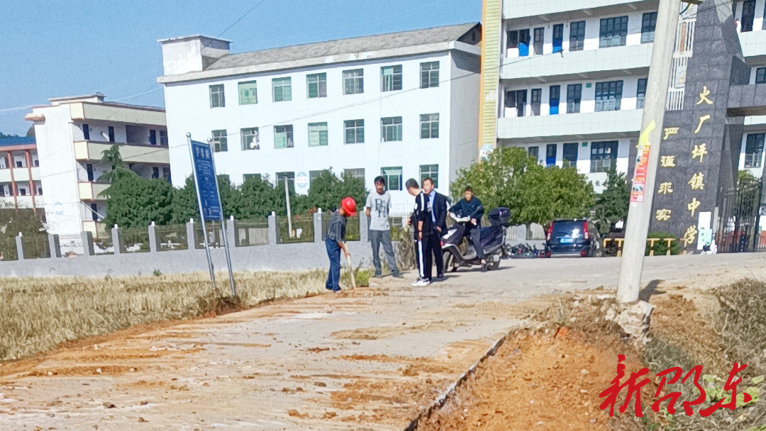 乡贤李志伟:捐资修建“爱心路”