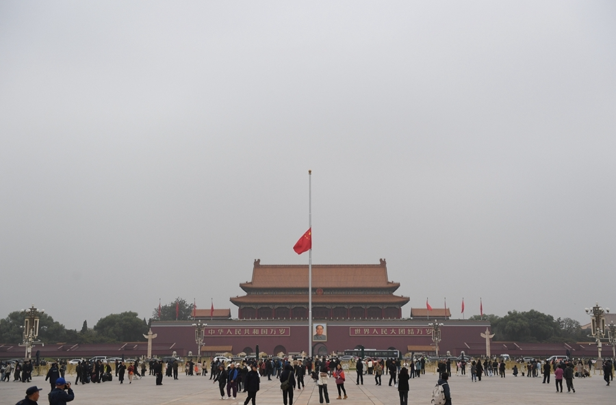 天安门下半旗悼念李克强同志