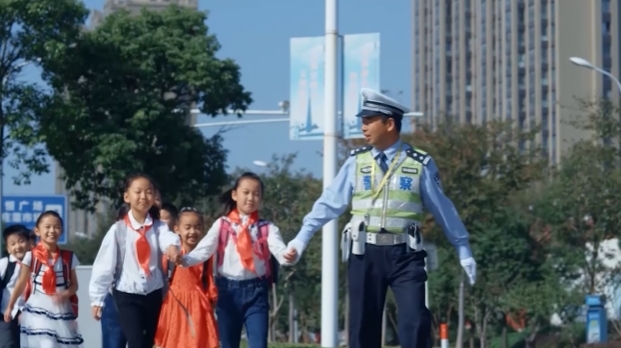 中小学安全教育日主题片《竭力守护每个孩子健康成长》