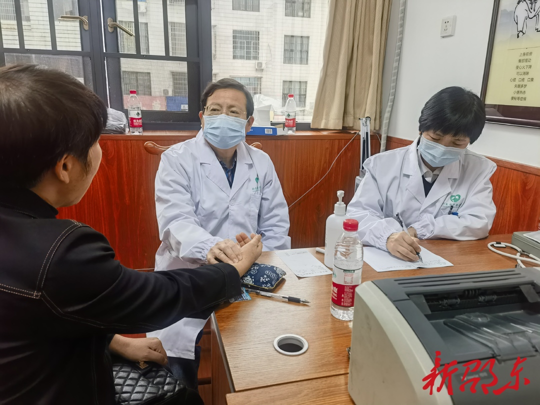 30余名专家名中医在首届湖南（廉桥）药博会坐堂义诊