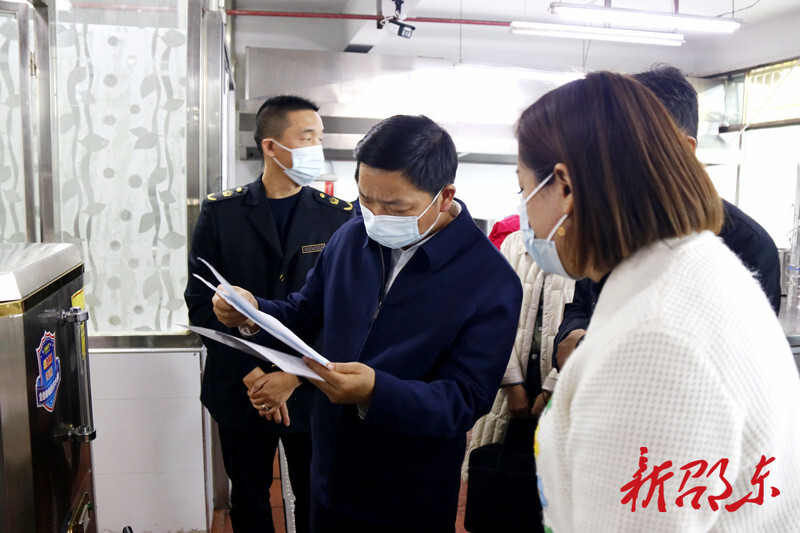 李国军到联点单位调研督导创文、食品安全工作