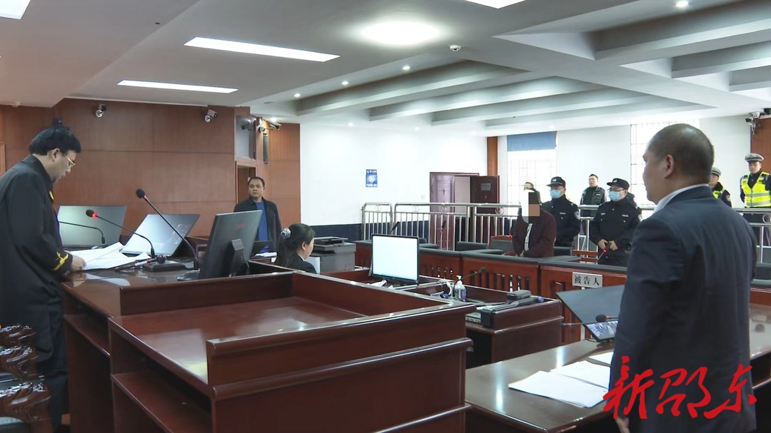 超员14人，其中11名学生！邵东市一仓棚式货车驾驶员因非法载客获刑