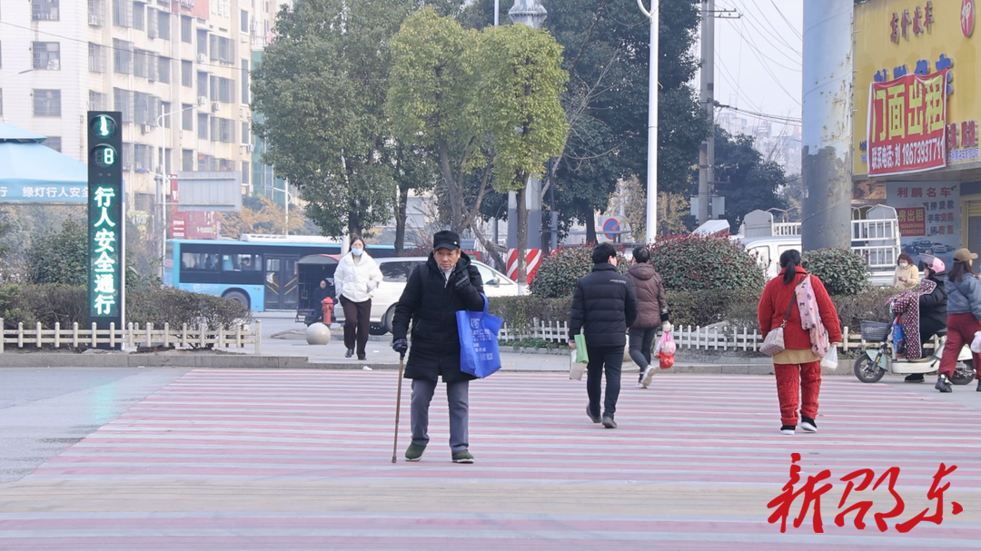 邵东：智能交通设施升级 彩虹斑马线点亮城市