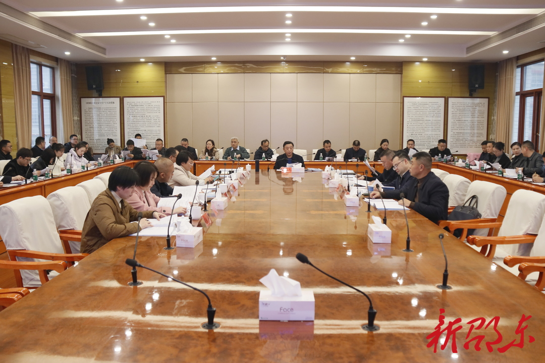 周玉凡主持召开迎乡贤、总部经济工作调度会