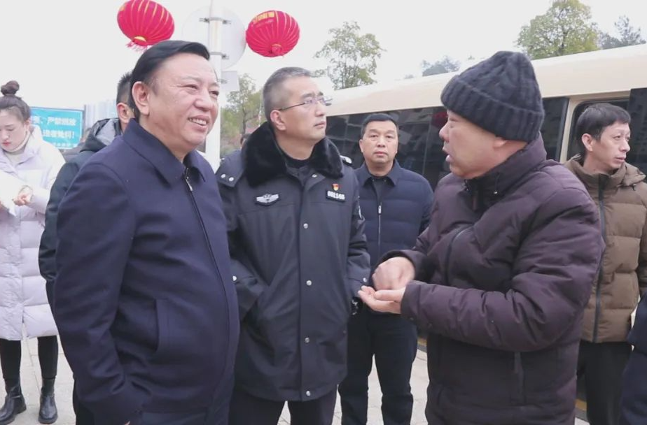 周玉凡调研春节“四保”工作