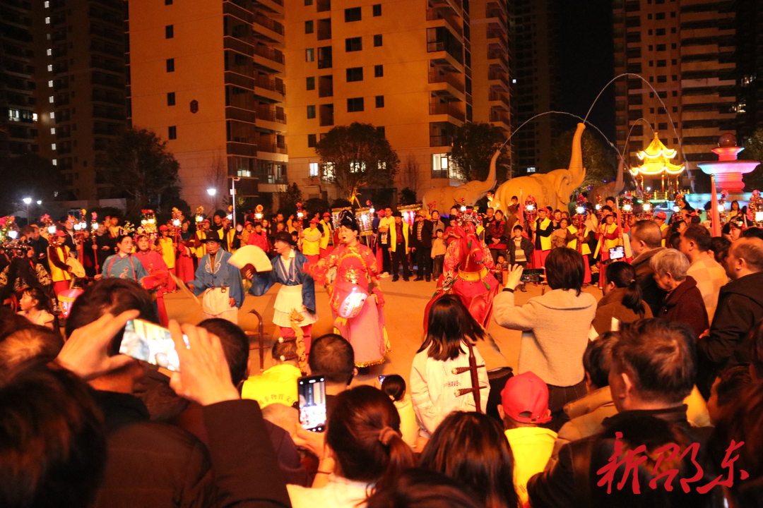 车马灯闹新春 泰丰城年味浓