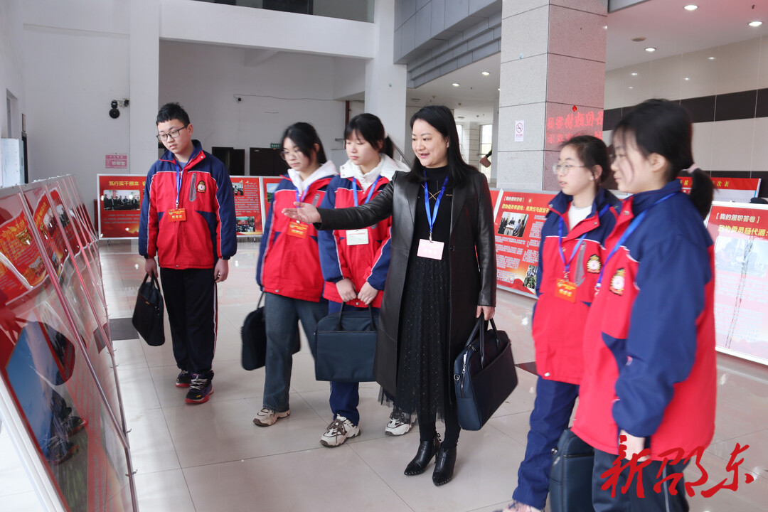 政协青少年观察员首次亮相邵东市政协开幕大会